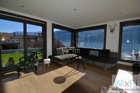 On the heights of Aime I propose this chalet of 2007 of 270 m2 of living space, with a garage (workshop) of 135 m2. It consists of a T2 apartment of 55 m2 on the ground floor good rental yield. You will also have many outbuildings, offices, garage, w...