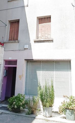 VERNOUX CENTER (07) EXCLUSIVELY: Stone village house of 170 m2 with private courtyard of 30 m2 - close to shops (20 min from Lamastre, 45min from Valence) It is composed on the ground floor: living / dining room of 34 m2, separate kitchen of 17 m2 an...
