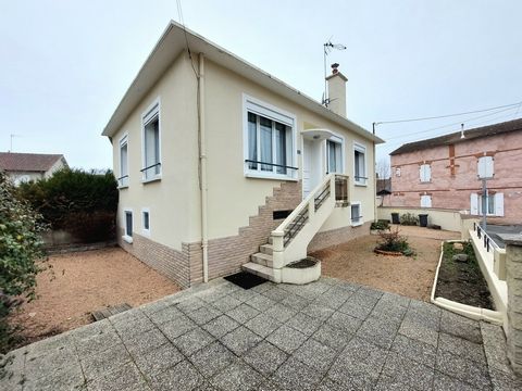 Your agency LE MARCHE DE L'IMMOBILIER offers you in the center of Cusset. This pretty house of 100m2 of living space on a closed ground of 255m2. On the garden level: Large laundry room, two bedrooms, one with access to the garden, bathroom with toil...