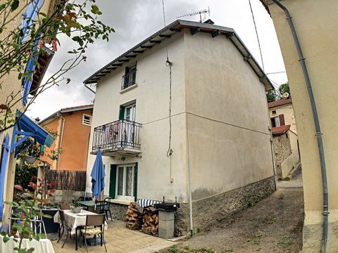 Bouquet : 45 000 € Monthly pension: 350 € Seller's age: 75-year-old male Looking for an investment in occupied life annuity, this property is for you. This small village house, spread over three levels, consists of a living room with kitchen on the g...