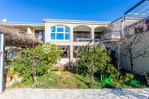 Trogir, Plano, a beautiful detached house located in a quiet location not far from Trogir. Total living area 520 m2, on the plot of land 790 m2. There are a total of 5 apartments located on the ground floor and first floor, each with its own entrance...