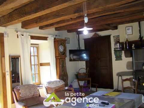 IDEAL INVESTOR - RENTED HOUSE - GUARANTEED RENT Charming detached stone house in good condition on 897 m2 of adjoining land + 900 m2 of land nearby. On the ground floor: tiled dining room with fireplace and beams, cupboard and bread oven (48m2) - til...