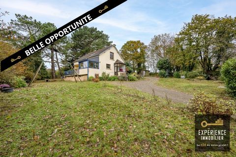 Brittany - Côtes d'Armor - Plourivo Your local agency Expérience Immobilier is pleased to present this new exclusivity in the town of Plourivo. A true haven of peace, this house under renovation is nestled at the end of a large green alley offering p...