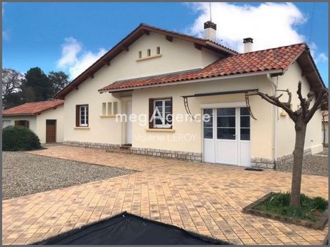 Valérie LEROY offers you this charming single-storey house built on nearly 1200 m² near the city center! Casteljaloux spa town with its Casino, a golf course, a leisure center and its lake in a wooded environment. Pretty, very well maintained house w...