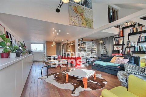 IMMOSENS EXCLUSIVITY *** LILLE WAZEMMES: On the top floor of a small condominium of 6 lots, beautiful loft-style apartment of 92.35m2 on the ground 72.44m2 Carrez law comprising; A beautiful entrance, a spacious living room with parquet flooring of 5...