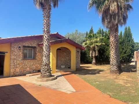 Do you know Vilafames?~It is one of the most beautiful villages in Spain!~Located in the interior of the province of Castellón and with a charm that falls in love...~In the Urbanization La Foya we find this wonderful villa with 3 bedrooms, kitchen, 2...