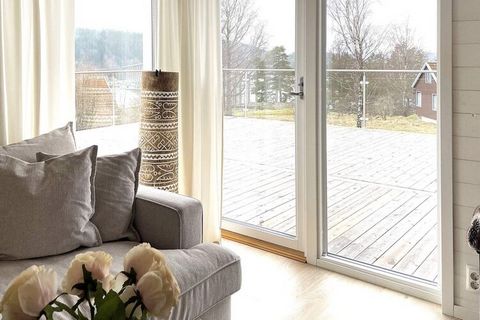 Welcome to this newly renovated gem with an outstanding view of the sea from the magnificent balcony. Located in Sundsandvik, this cottage is the perfect location for your next relaxing holiday. With only a few minutes' walk, you reach the nearest ba...