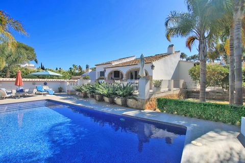 Lovely, completely refurbished villa with totally 5 bedrooms and 3 bathrooms situated in the Urbanisation of Tosalet. The villa is south west orientated and surrounded by a large private garden with fruit trees, many lovely places to sit and relax in...