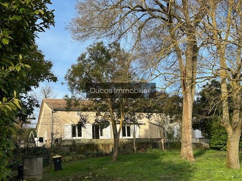 1 hour from Bordeaux, Old Renovated FARMHOUSE located on hillsides with beautiful unobstructed view of the Marmande valley. In perfect condition, this house is composed of two dwellings that can be joined together. A first accommodation consisting of...