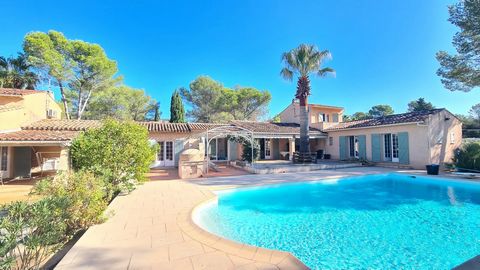 In the heart of a secure residential area, in an exceptional green environment, perfectly quiet, this Provencal farmhouse with 7 main rooms. Accommodation mostly on one level and air-conditioned, benefits from plenty of sunshine and consists of an en...