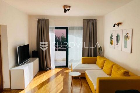 A beautiful apartment located in Mocire, in a dead-end and side street, which makes it perfect for a quiet family life with children or a vacation. The apartment is 86m2 and is fully furnished. It consists of an entrance hall, three bedrooms and a ba...