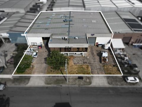 Teska Carson are delighted to present 31-33 Titan Drive, Carrum Downs for sale by Expressions of Interest closing on Wednesday 27 March 2024 at 2pm. This rare offering of two separately titled warehouses is located in Carrum Downs' industrial heartla...