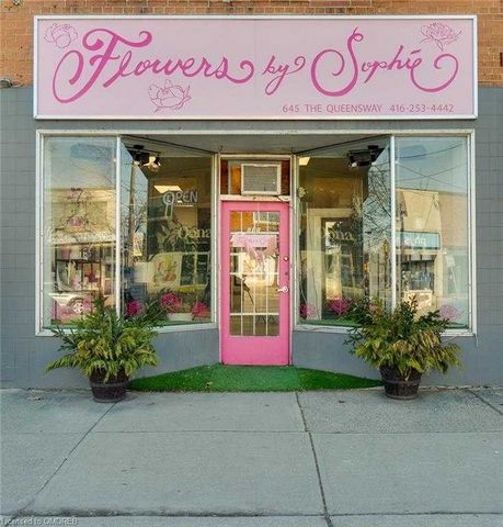 Fabulous well established Flower Shop –Flowers By Sophie business available located on the South side of The Queensway. This business has been supplying flowers for a wide range of clients for over 17 years. Clientele ranges from corporations to the ...
