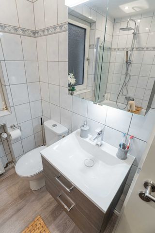 Welcome to your elegant flat, which was recently renovated in 2024 and impresses with its thoughtful and tasteful furnishings. On 75 square metres you will find everything your heart desires - ideal for families who value style and comfort. The flat ...