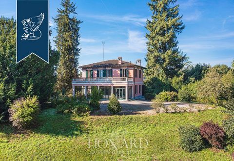 The 20th century villa drowning in the greenery of the province of Como, a few kilometers from famous resorts and Milan, was put up for sale. The luxury class complex consists of a mansion, and an extension of 800 square meters. Around the mansion, a...