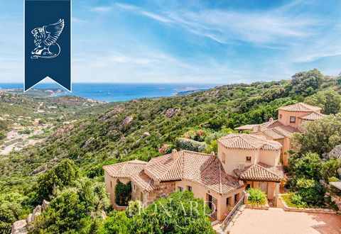 In the prestigious Costa Smeralda, the most sought-after area of ​​Sardinia, there is this exquisite luxury villa for sale at a stone's throw from Porto Cervo. This three-storey estate measures 220 sqm and is surrounded by a well-kept 1000-sqm g...
