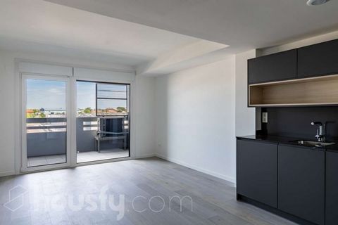 Housfy sells charming apartment in Vicálvaro, Madrid. A bright home located in an ideal environment to enjoy it. Passive house This apartment was built in 2022. Features: - Phenomenal apartment of 64 m2 in El Cañaveral - Los Berrocales. (The square m...