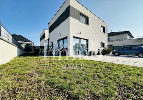 Houssen - Quiet Construction of 2018 adjoined by the garage, discover this magnificent house composed of an entrance, a large living space with direct access to a paved terrace and the SOUTH-WEST garden, a separate WC on the ground floor , 3 bedrooms...