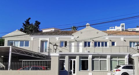 GREAT INVESTMENT OPPORTUNITY !Independent building completely renovated. Centrally located in Nueva Andalucía, easy to find. Ground floor currently used as offices, 1. floor currently used as 2 apartments. Large entrance patio (partly covered) for pa...