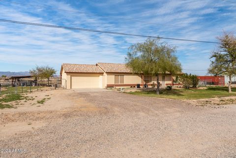 HORSE PROPERTY WITH MOUNTAIN VIEWS!!! This lovely 3 bd, 2ba, single level home is located on 1.2 acres complete with 4 fully covered 16 x 16 stalls and front pasture fencing with no-climb wire. Recent additions and upgrades include new AC in 2019, ex...