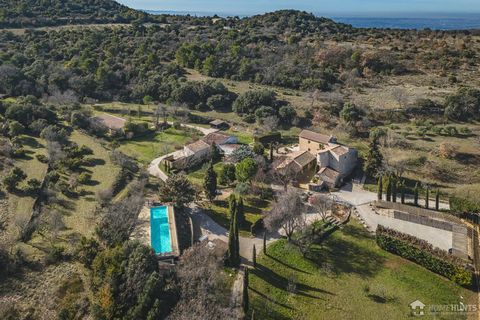 Near Isle sur la Sorgue - Remarkable 1.8 hectare estate with running Hotel/Restaurant. This hotel-restaurant in Provence, which can also be a great place to get together with family and friends, is an exceptional nugget hidden in a green setting. Are...