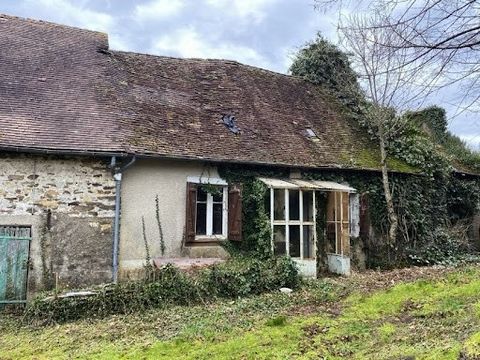 Maxime MINOLA offers you this farmhouse to be totally restored and its outbuildings located in a quiet place of the Périgord vert. This farmhouse nestled in the heart of a hamlet, is a substantial renovation project, which can be suitable for multipl...