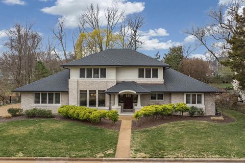 Spectacular 1.5-Story Prairie style home located in the desirable Stoneleigh Towers subdivision, within the top rated Ladue School District! This Douglas Properties built home features 4 Bedrooms, 6 Baths (4 Full / 2 Half) with nearly 5,000 sqft of l...