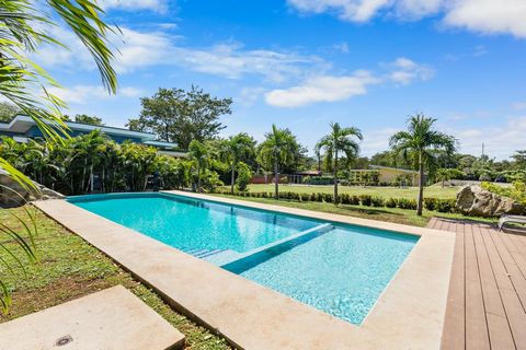 Discover serenity and affordability at Villa Mimosa, Laurel #20, a 2-bedroom, 2-bathroom residence nestled within the captivating Laurel Condominium community. Completed in 2022, this home is in a secure gated community in Potrero, Guanacaste, offeri...