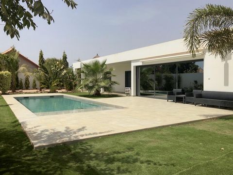 Modern single storey villa in a secure domain on 1,140 m² of land. Villa comprising living room with sliding bay opening onto terrace with swimming pool, fitted kitchen and back kitchen with laundry room, 3 bedrooms each with their own bathroom and t...