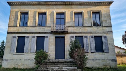 Clairimmo Bazas vous présente cette magnifique maison de maître, en pierre, située à 30min de la gare de Langon, 15 min de Casteljaloux et Bazas, 1 heure de Bordeaux. Vous entrez directement dans un très grand couloir lumineux distribuant 2 chambres,...