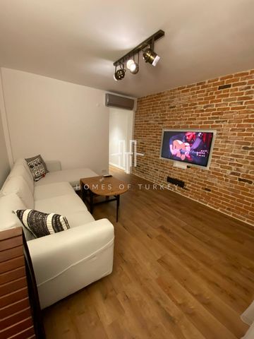 Fully furnished flat in Nişantaşı is located in the Şişli district on the European side of Istanbul. Nişantaşı region is historically known for its luxury residences, shopping opportunities, restaurant and cafe culture. Nişantaşı, known as the favori...