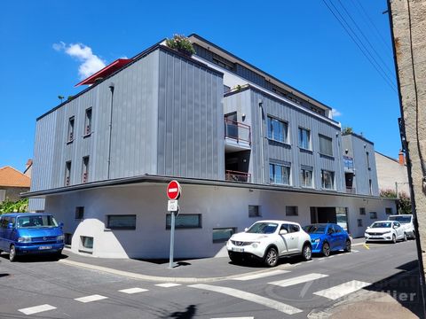 LE GROUPEMENTIMMOBILIER is pleased to present to you: very beautiful t 2 with a surface area of 74 m2located a few minutes walk from the city center of Brive in a standing residence equipped with an elevator and secure double doors and equipped with ...