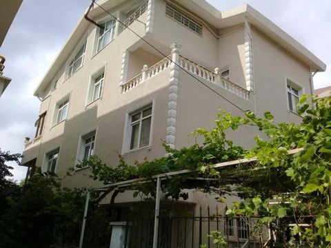 Large villa 100 meters from the sea in Gümüşyaka Center This amazing portfolio is located in the heart of Gümüşyaka. It is located only 50 meters from the D100 highway and only 100 meters from the sea. Here are the details of this fascinating villa w...