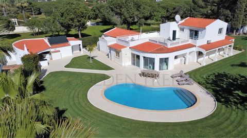 Located in Almancil. This captivating seven-bedroom villa is nestled on a sprawling estate, strategically positioned between the prestigious Quinta do Lago and Vale do Lobo. As you step inside, the Ground Floor welcomes you with a classy Entrance Hal...