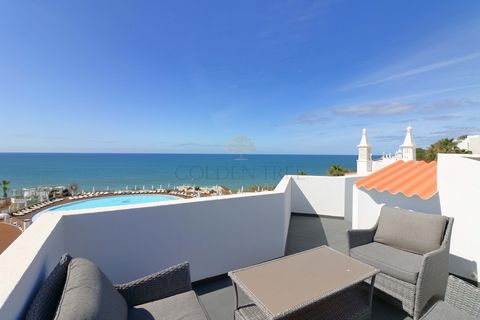 Located in Vale do Lobo. The main facilities of the Vale do Lobo Resort, including the beach, and 2 top golf courses and many lively restaurants are within easy walking distance of this wonderfully renovated three-bedroom townhouse. It is a property ...