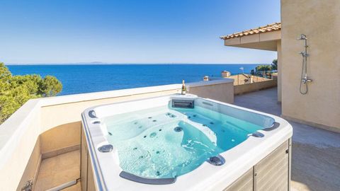 Exclusively with us - unique investment opportunity:This unique penthouse with panoramic sea views is located in 1st line in Cala Vinyes, in the southwest of Mallorca and offers direct sea access.   The property has an area of approx. 109 m2, a cover...