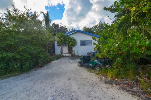 Introducing a charming single-family home that presents an excellent opportunity for a small family seeking a starter home. With approximately 909 square feet of living space and sitting on a 5,000 square foot lot, this residence offers a cozy and ma...