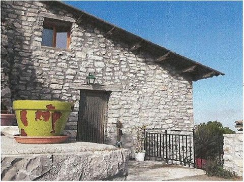 In the area of Laragne 05300 to the south-west and 14 km, you will find a small village of Provence, Saint Pierre Avez 05300. In this very quiet village, I offer a house of 54m ² with 4 rooms. On the ground floor (38m²): a living room and a dining-ki...