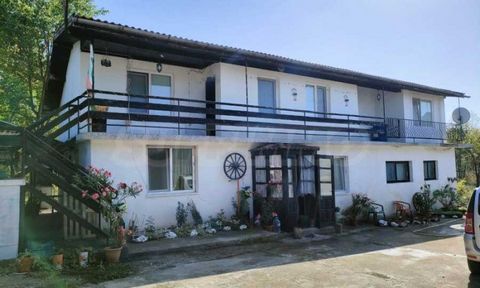 Agence SUPRIMMO : ... Nous présentons à la vente une maison de deux étages avec une grande cour dans le village de Dabravino, à seulement 30 km des belles plages du village de Shkorpilovtsi et à 45 km de la ville de Varna. Très bien situé à côté de l...