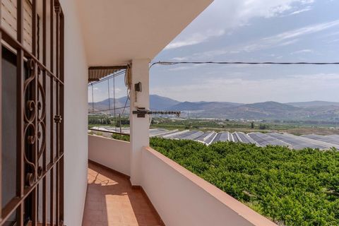Rustic finca in Matagallares (Salobreña) 17 marshes (8,984 m2 approximately) of fruit trees mostly loquats and avocados in their maturity age, with a high profitability. It also consists of a regularized farmhouse. The finca is fully fenced. Within t...