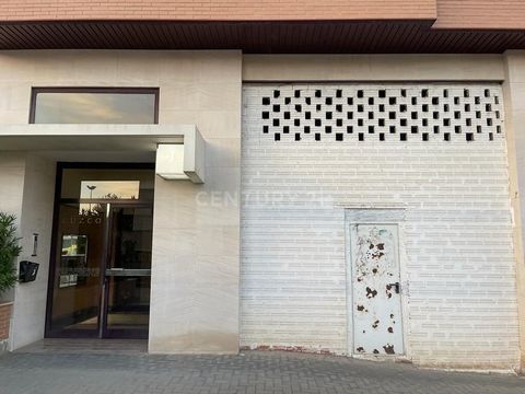 Are you looking for your new commercial premises? We have it. Excellent opportunity to acquire an open-plan commercial premises pending renovation located in the town of Valladolid. Very well connected by A-62 on the banks of the Pisuerga River and b...