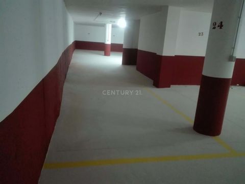 Se vende plaza de garaje en la calle Pablo Pablo Picaso c/c Antonio Martínez Garro en centro de Puerto Lumbreras, Murcia. Fácil acceso a el centro comercial de la ciudad y a la autovía 12 metros cuadrados. Entrada por rampa de fácil acceso. C21 NOW I...