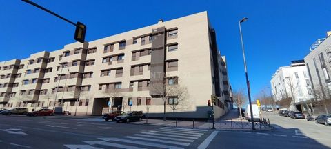 ¿Quieres comprar plaza de parking en Getafe? Excelente oportunidad de adquirir en propiedad esta plaza de parking con una superficie de 24,54 m² ubicada en la localidad de Getafe, provincia de Madrid. Dispone de buenos accesos, maniobrabilidad y está...