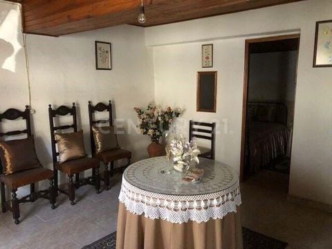 3 bedroom villa, with 2 fronts, consisting of ground floor and 1st floor, located in the village of Atalaia do Campo, Fundão. The ground floor consists of bedroom, bathroom, living room and kitchen with fireplace. The 1st floor consists of 1 living r...