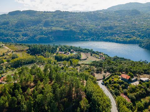 Land without feasibility of construction, located in Paços de Gaiolo, Marco de Canaveses, 2 minutes from the Carrapatelo Dam and the Douro River, with stunning views of the dam reservoir, with excellent sun exposure and great access, excellent option...
