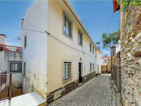 For sale 4 bedroom townhouse of 218m2 ready to live in ,with terrace,covered barbeque,leasure area and panoramic views located in a quiete picturesque village at 10 min. from Arganil town , 1 hour from Coimbra city and 2 hours from Porto airport. Con...