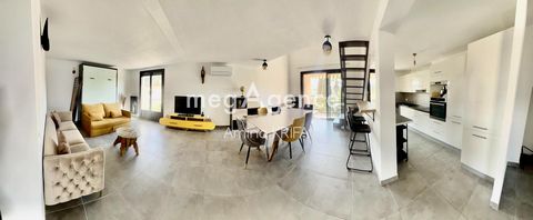 The 100m2 duplex apartment with air conditioning is truly a hidden gem. The recent renovation brought a touch of modernity to this warm space. Located on the 2nd floor of a 2 floor building without elevator, it offers sought-after privacy and tranqui...