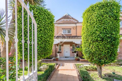 Lucas Fox is pleased to present this sunny and elegant villa. Built during the 1980s, it faces south, directly towards the bay of Malaga. It has marble floors and a central staircase crowned with a glass window that provides natural light throughout ...