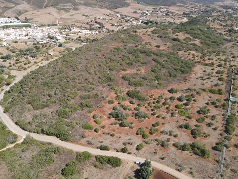 Large plot just off Bensafrim (Colégio road), magnificent view over the village of Bensafrim and the infinite and 3 minutes from the A22. A great opportunity for those looking for a rural project without losing the proximity to the city, the beach an...