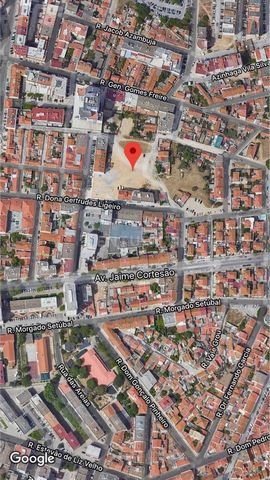 Land of 6500m2, in the vicinity of the Hospital of Setúbal, with pre-approved urban project, with construction of two buildings, one of 6 floors with 30 fires, and another of 3 floors, with 18 fires (two of them apt to supermarkets, for example).